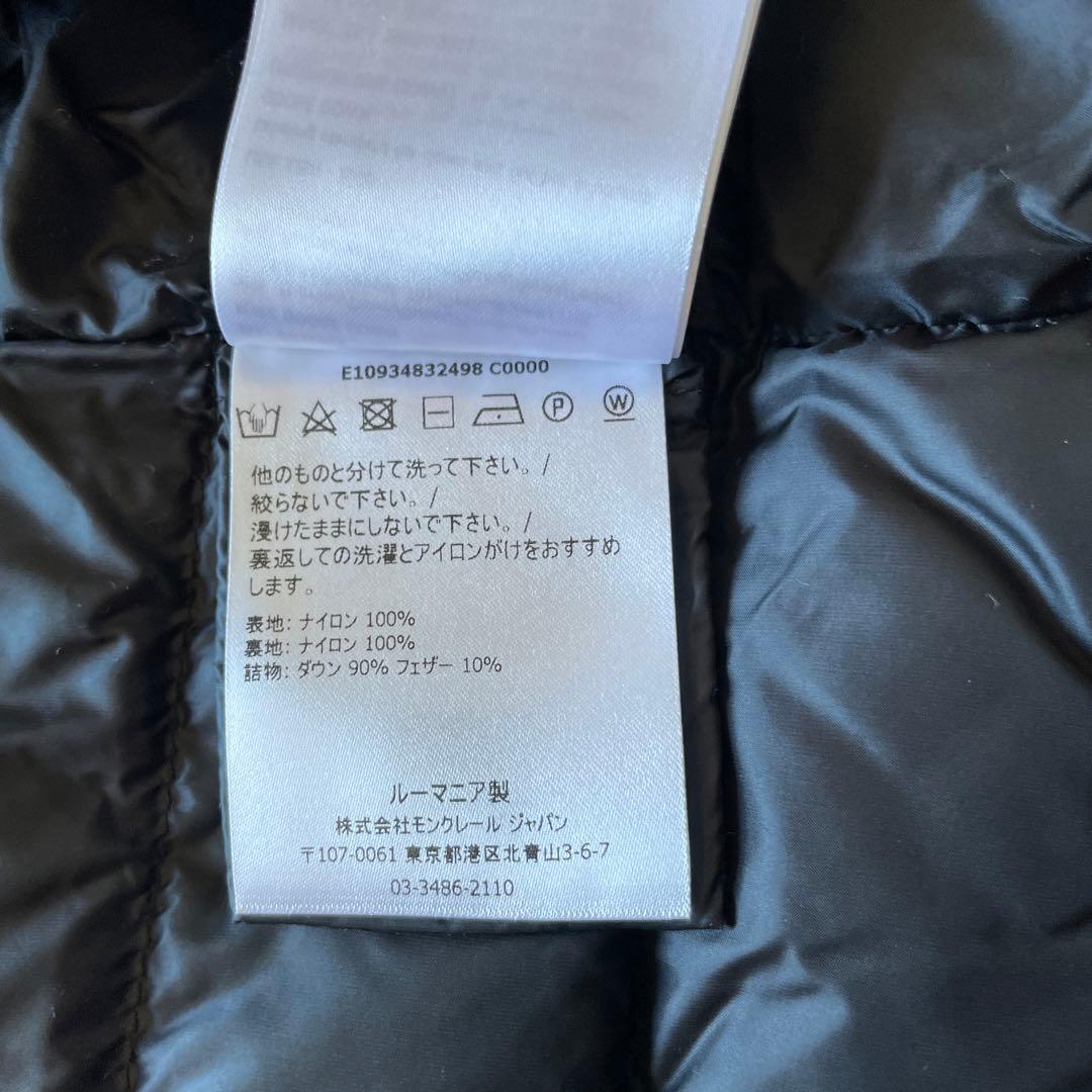 MONCLER 黒 フード付きダウンベスト