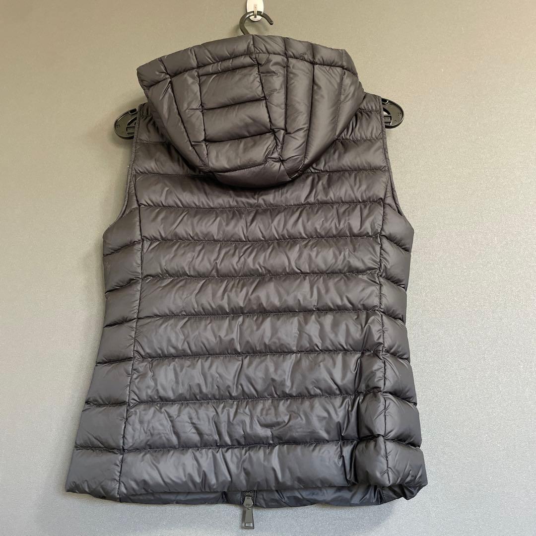 MONCLER 黒 フード付きダウンベスト