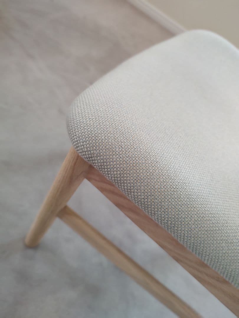 アクタス　SOUP　スープ　ハーフアームチェアC　オーク　ミルク　ファブリック