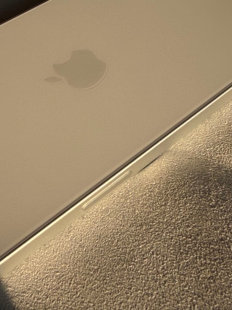 ほぼ未使用 iPhone 16e アメリカ版 128GB ホワイト 本体