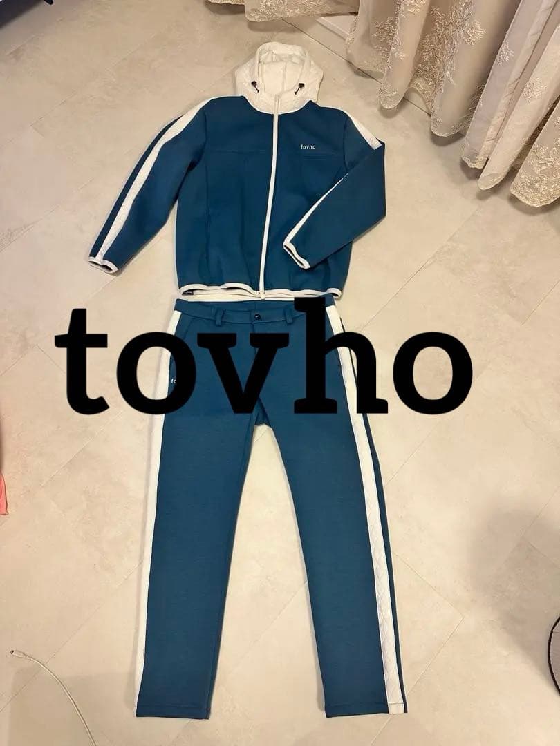 tovho（トヴホ）のフーディージャケット（パーカー）とパンツ【ゴルフウェア】