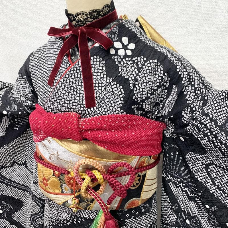 504z3☆鈴乃屋 振袖 総絞り 身幅広め 古典柄 黒☆美品 成人式 結婚式