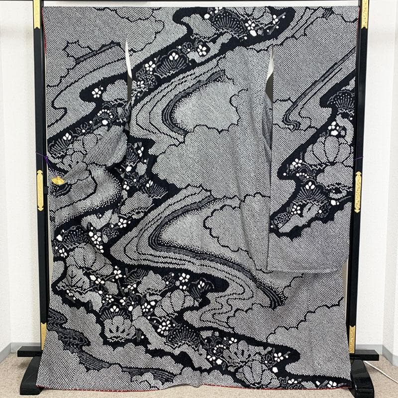 504z3☆鈴乃屋 振袖 総絞り 身幅広め 古典柄 黒☆美品 成人式 結婚式