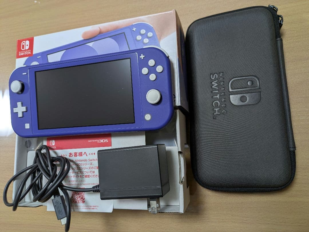 Nintendo Switch Lite ブルー　充電器、専用ケース付き