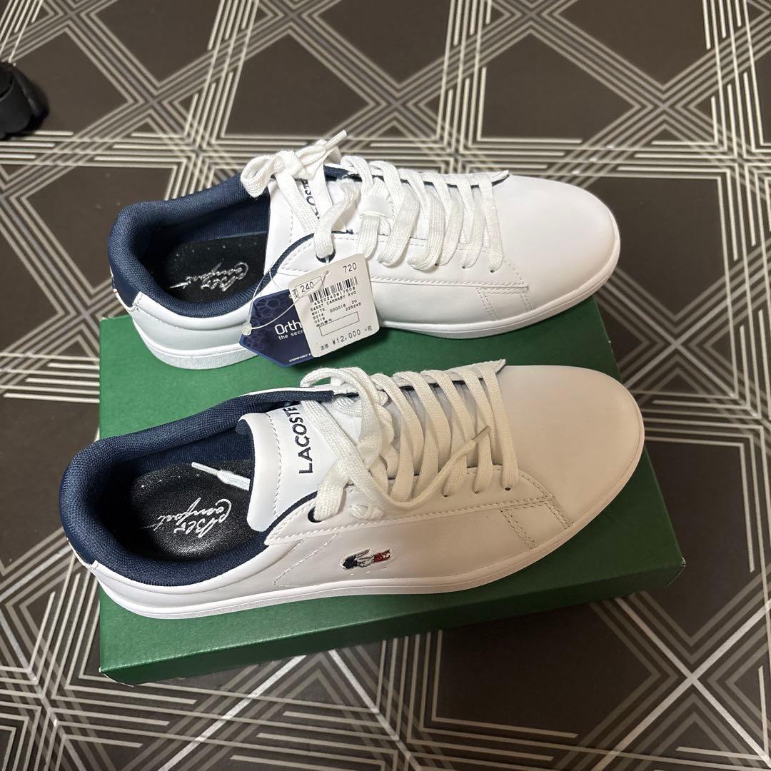 LACOSTE ホワイトスニーカー
