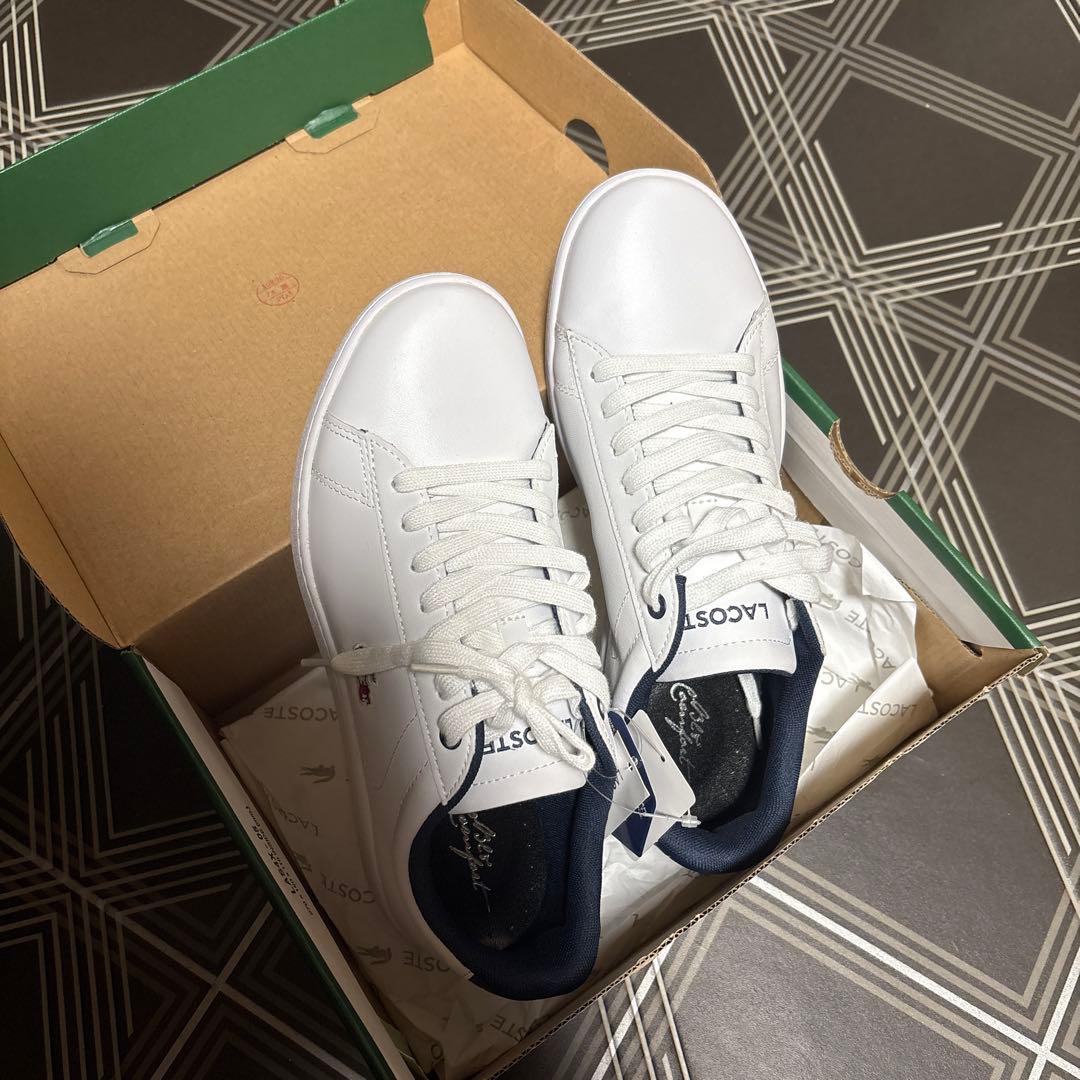 LACOSTE ホワイトスニーカー