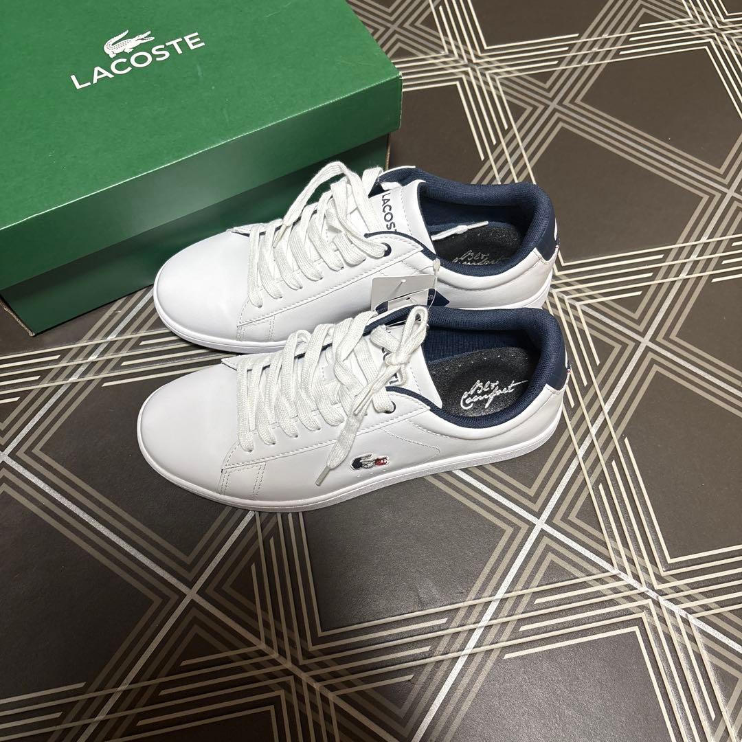 LACOSTE ホワイトスニーカー