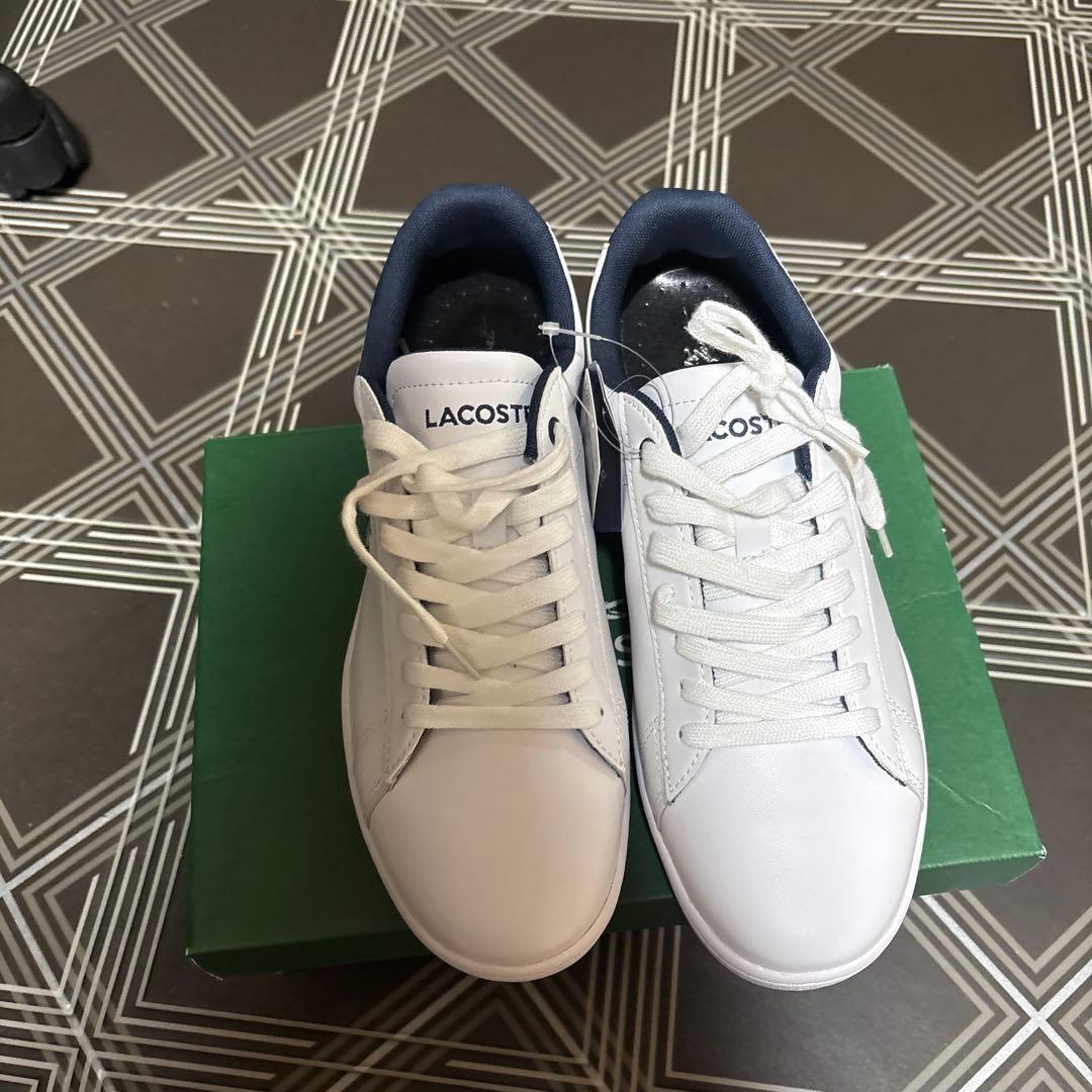 LACOSTE ホワイトスニーカー