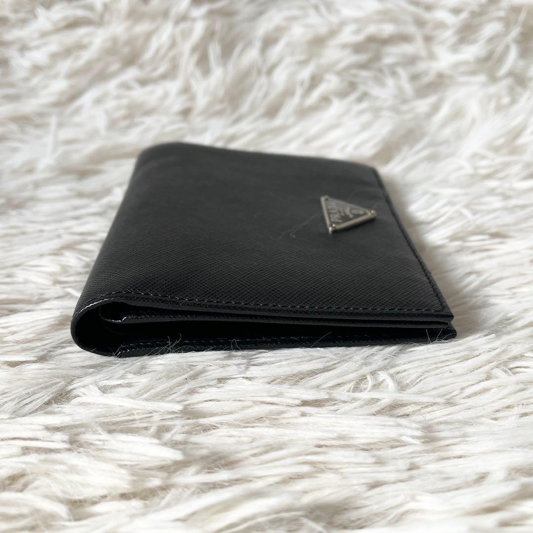 未使用級✨PRADA プラダ　折財布　サフィアーノ　レザー　三角ロゴプレート　黒