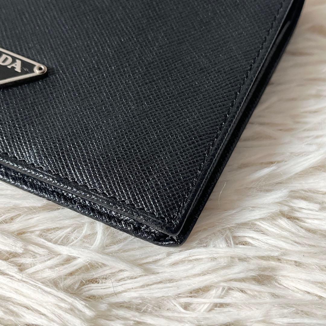 未使用級✨PRADA プラダ　折財布　サフィアーノ　レザー　三角ロゴプレート　黒