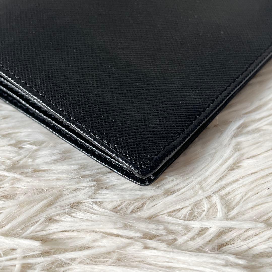 未使用級✨PRADA プラダ　折財布　サフィアーノ　レザー　三角ロゴプレート　黒