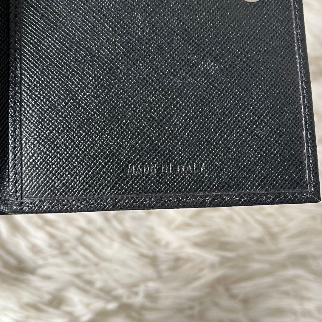 未使用級✨PRADA プラダ　折財布　サフィアーノ　レザー　三角ロゴプレート　黒