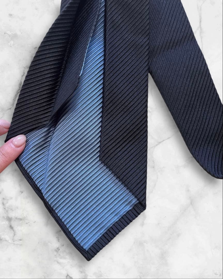 【専用】ブルガリ　ソリッド　ネクタイ　セッテピエゲ　黒　水色　大剣9cm