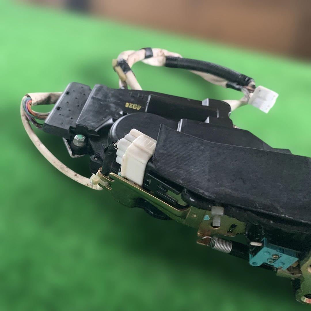 トヨタ　セルシオ　30 31 後期　純正ドアロックアクチュエーター　左前　中古品