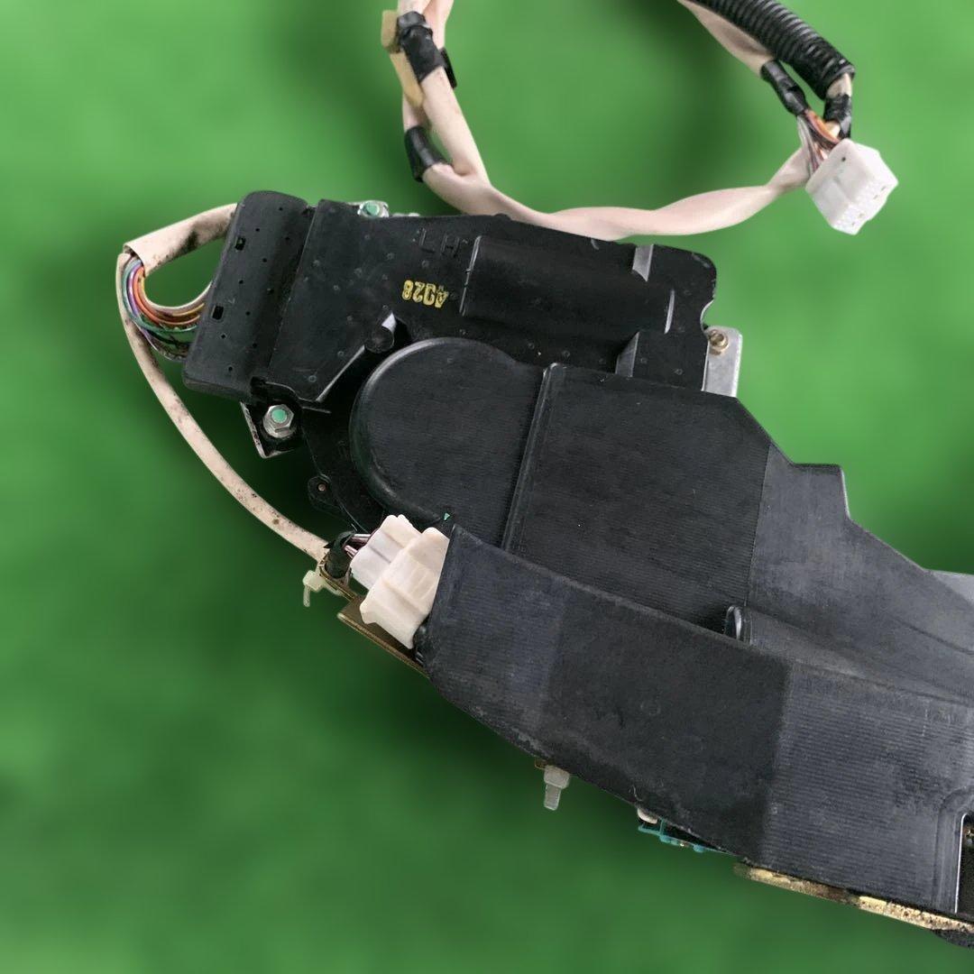 トヨタ　セルシオ　30 31 後期　純正ドアロックアクチュエーター　左前　中古品