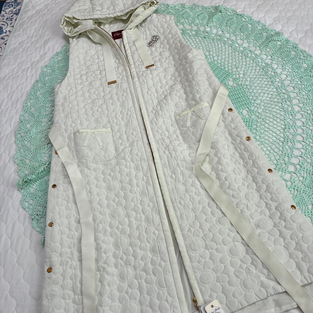 スーパービューティー☆44☆新品タグ付き　フード付きお花型キルティングロングジレ