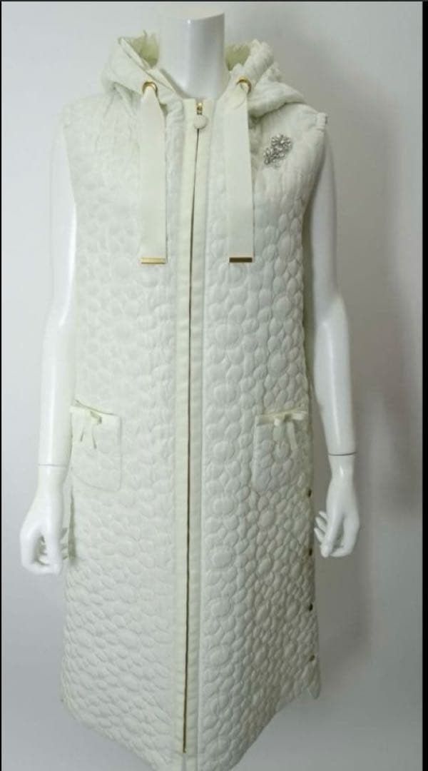 スーパービューティー☆44☆新品タグ付き　フード付きお花型キルティングロングジレ