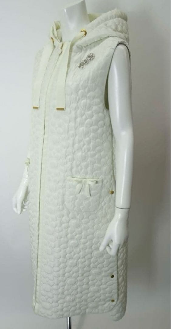 スーパービューティー☆44☆新品タグ付き　フード付きお花型キルティングロングジレ