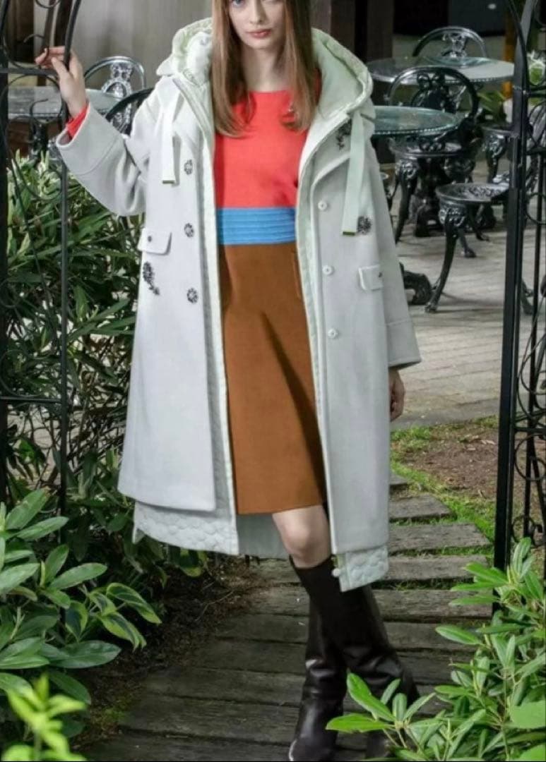 スーパービューティー☆44☆新品タグ付き　フード付きお花型キルティングロングジレ