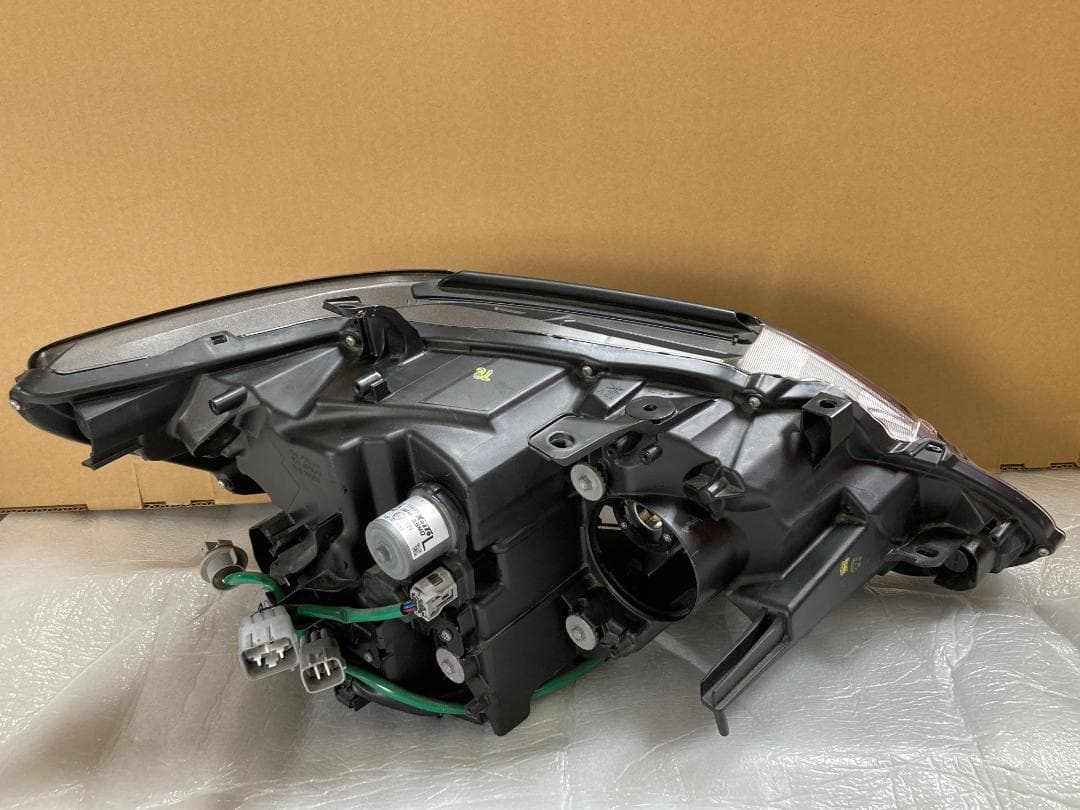 レクサスHS250ｈ　後期　左ヘッドライト