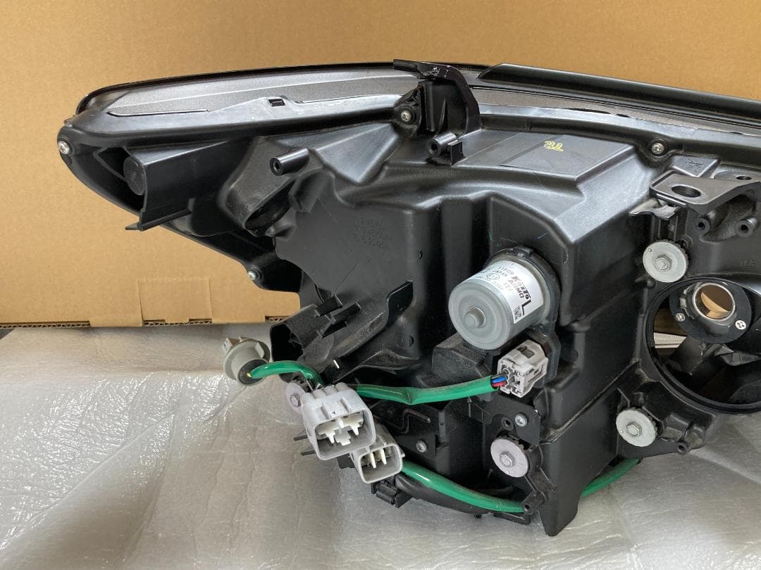 レクサスHS250ｈ　後期　左ヘッドライト
