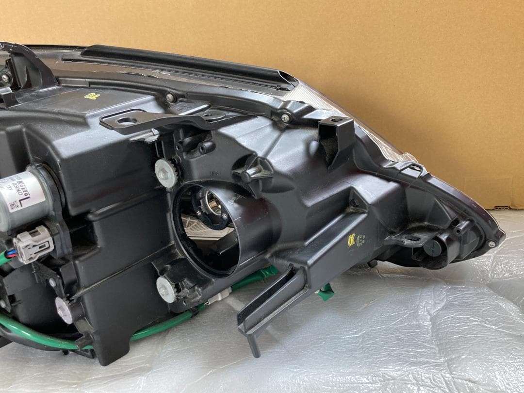 レクサスHS250ｈ　後期　左ヘッドライト