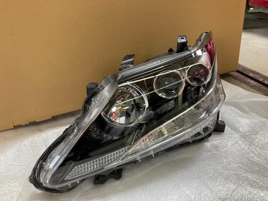 レクサスHS250ｈ　後期　左ヘッドライト