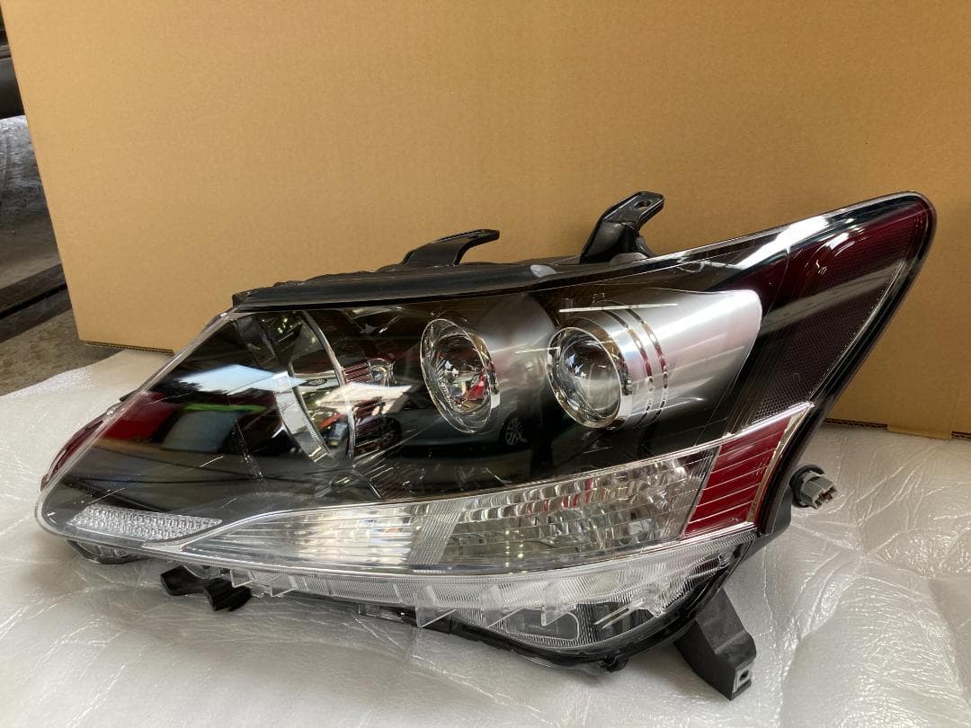 レクサスHS250ｈ　後期　左ヘッドライト