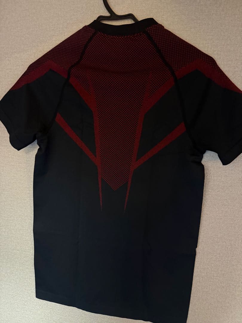 トップス  onyx red V5 S-size compression