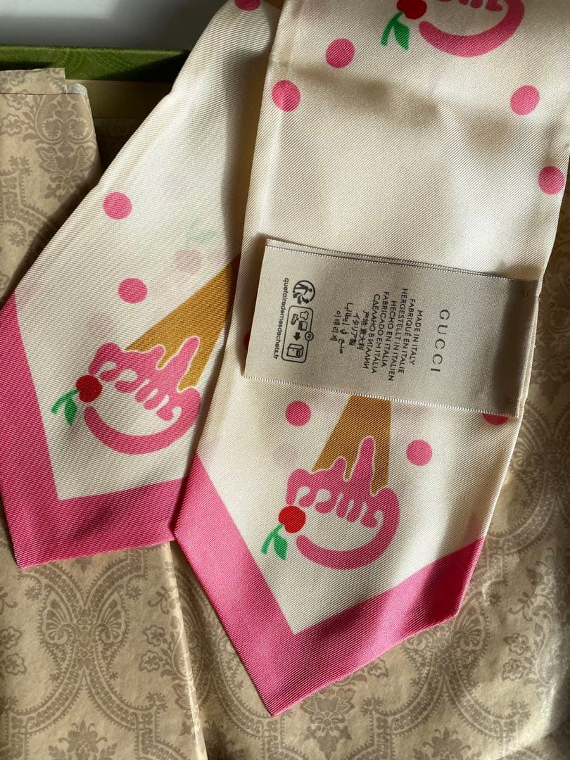 新品未使用　GUCCI アイスクリーム柄　リボンスカーフ