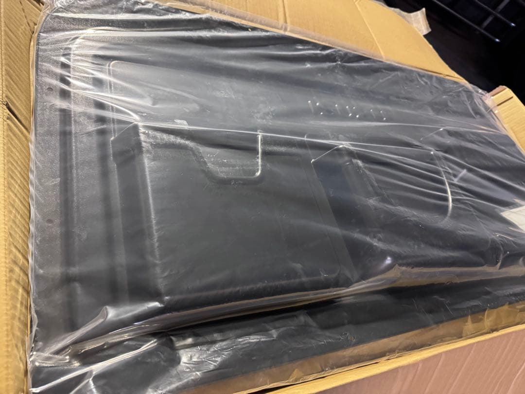 いすゞギガ　リヤウインドウボックスギガ 純正部品新品