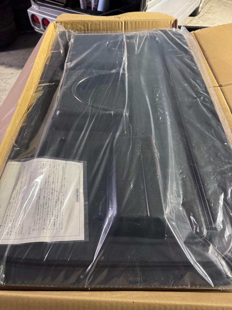 いすゞギガ　リヤウインドウボックスギガ 純正部品新品