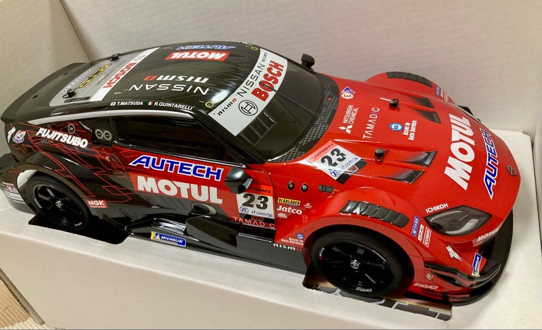 メーカー制作ボディMotul Autech Zとタイヤホイールセット