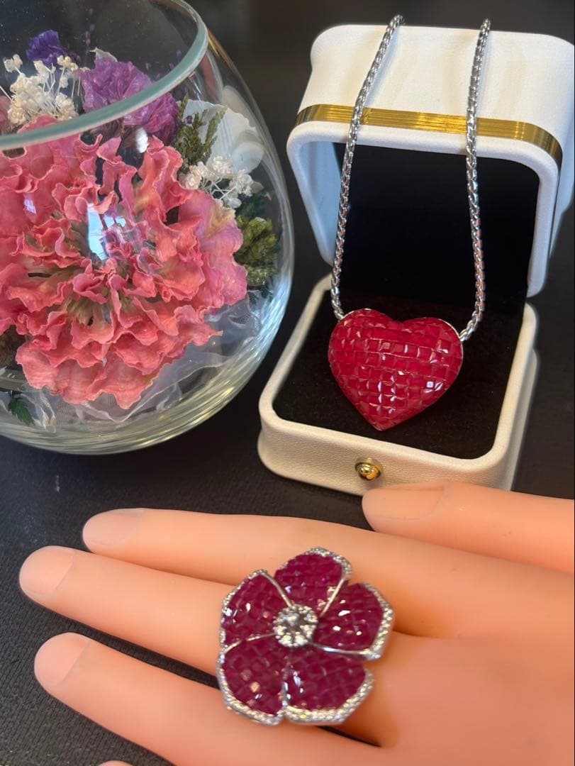 コ*□様 ミステリーセッティングシンセテックルビーデザインリング➕ハートモチーフ