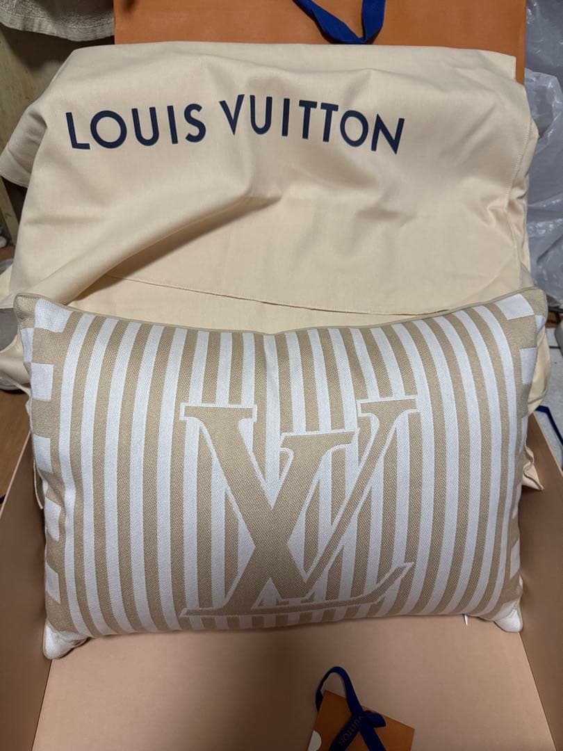 Louis Vuitton ルイヴィトン クッション・プラージュLV