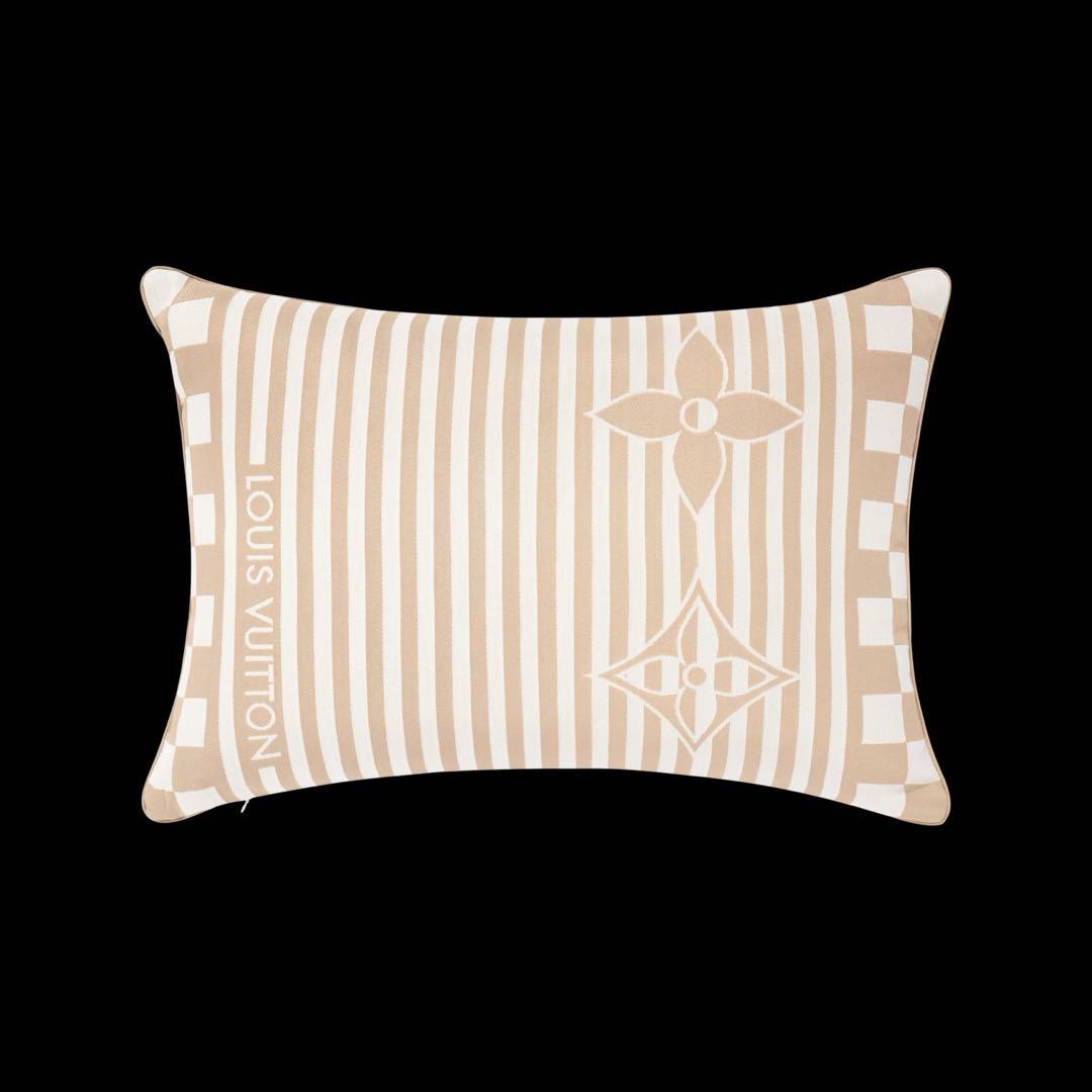 Louis Vuitton ルイヴィトン クッション・プラージュLV