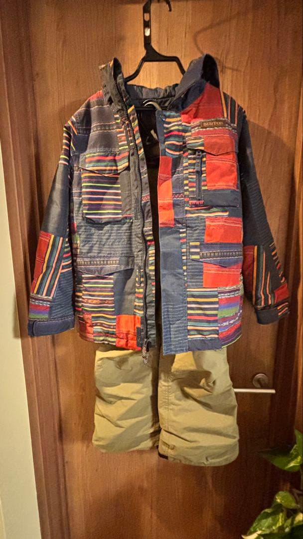 Burton スノーボードウェア上下　子ども用 120〜