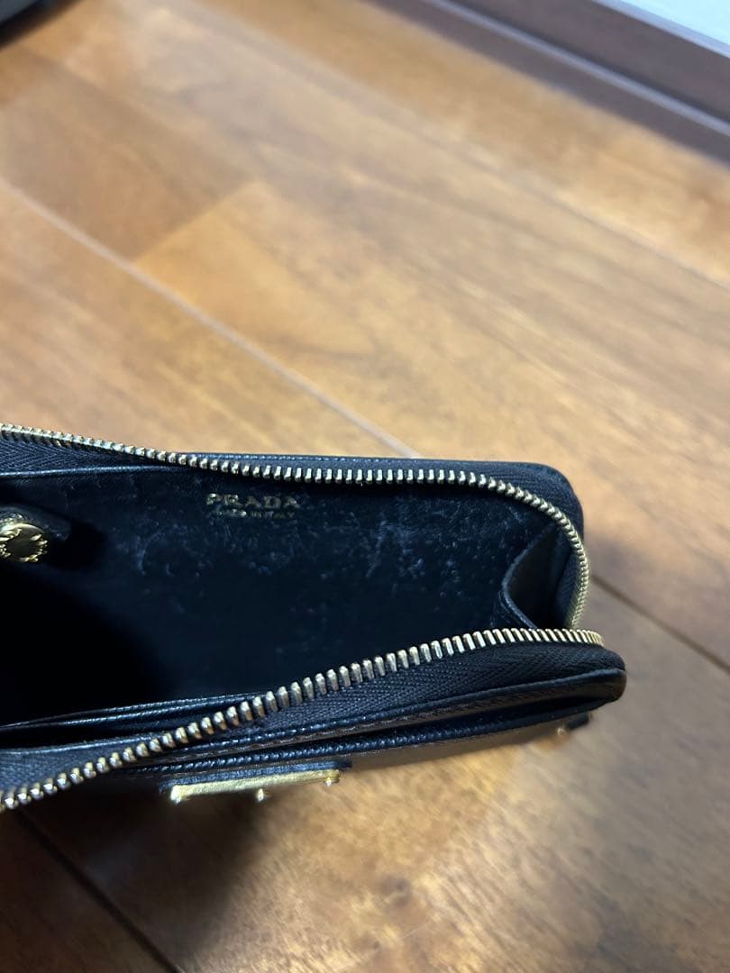 PRADA ブラック キーケース サフィアーノレザー