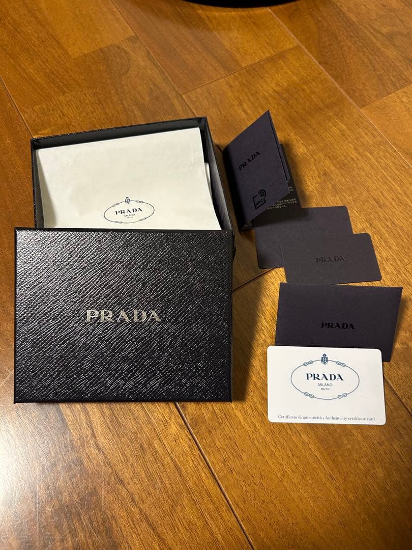 PRADA ブラック キーケース サフィアーノレザー