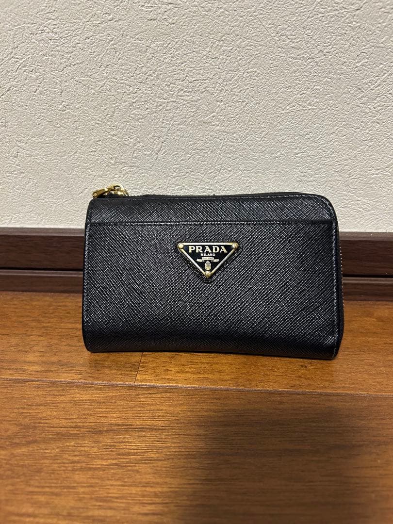 PRADA ブラック キーケース サフィアーノレザー
