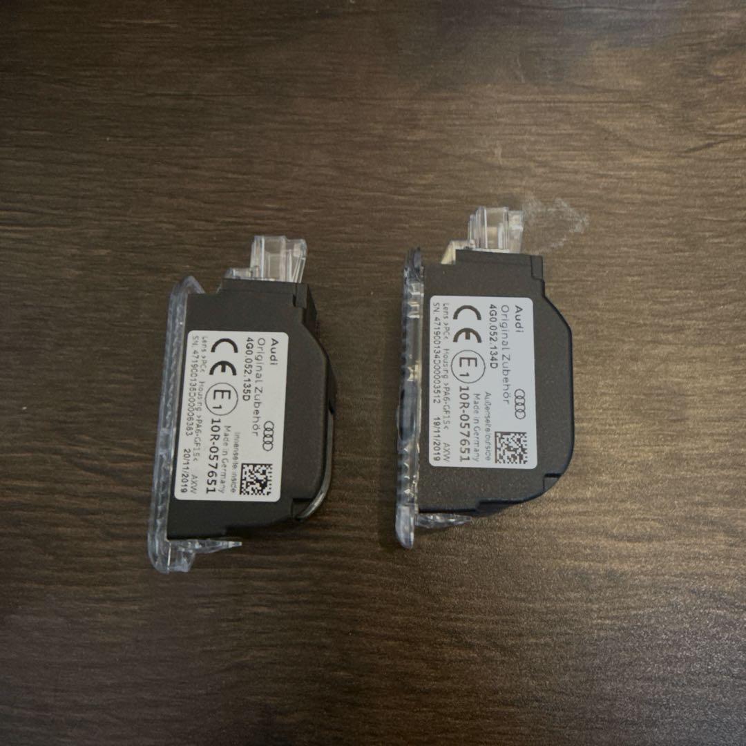 【純正品】Audi ドアエントリーライト フォーリングス