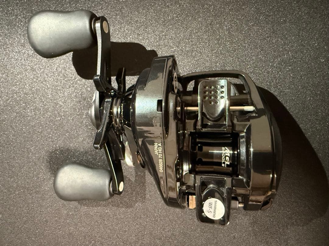 24メタニウムDC 70HG 右 鎧デカール付 SHIMANO