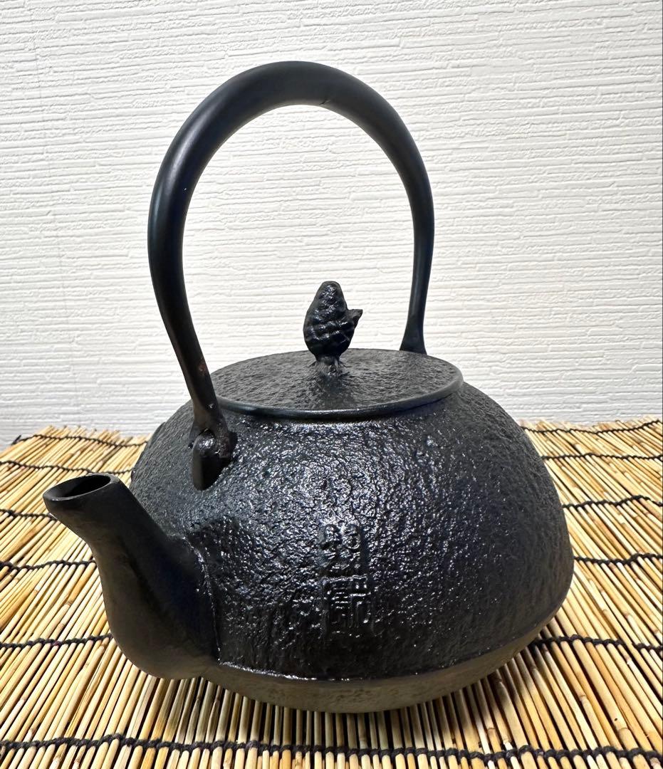 新品、供箱等付属品、鉄瓶台付　南部名工岩鋳造 １４型双馬肌あっきー猫様　売約済み