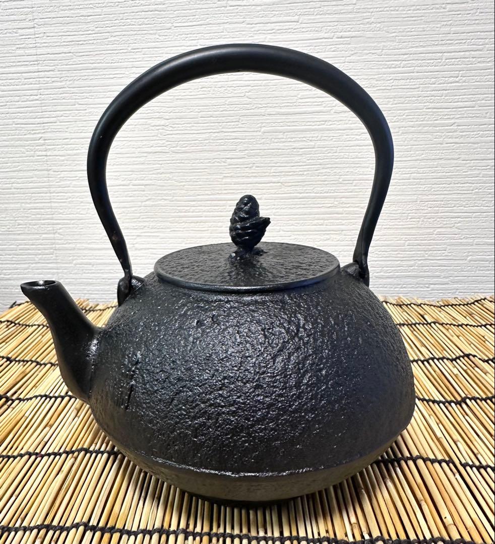 新品、供箱等付属品、鉄瓶台付　南部名工岩鋳造 １４型双馬肌あっきー猫様　売約済み