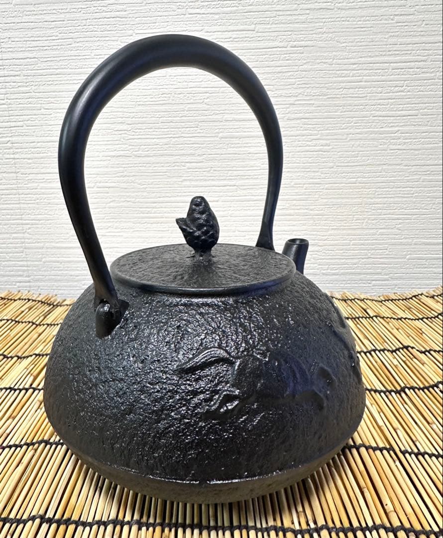 新品、供箱等付属品、鉄瓶台付　南部名工岩鋳造 １４型双馬肌あっきー猫様　売約済み