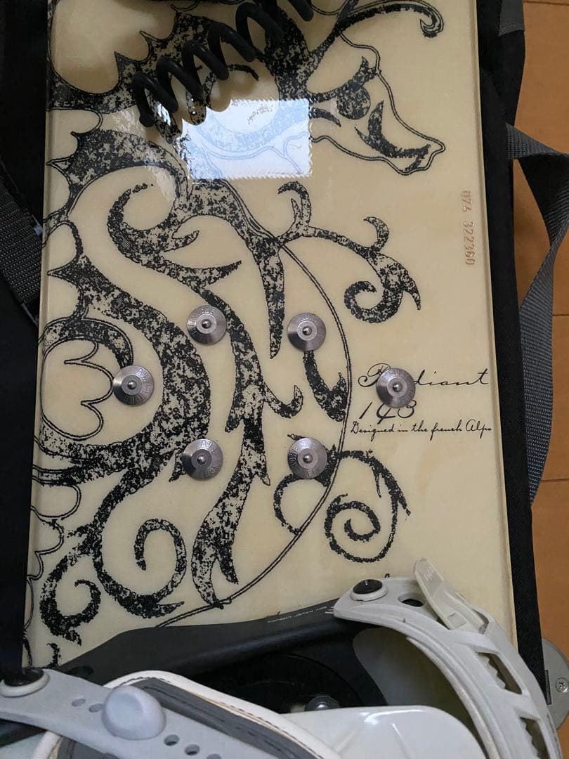 SALOMON スノーボード クリーム色