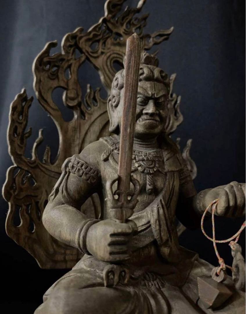 高31cm 井波彫刻　仏教工芸品　香樟材　仏師で仕上げ品　不動明王座像