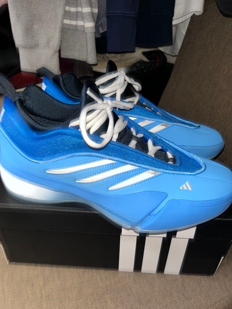 アディダス バスケットボールシューズ 青