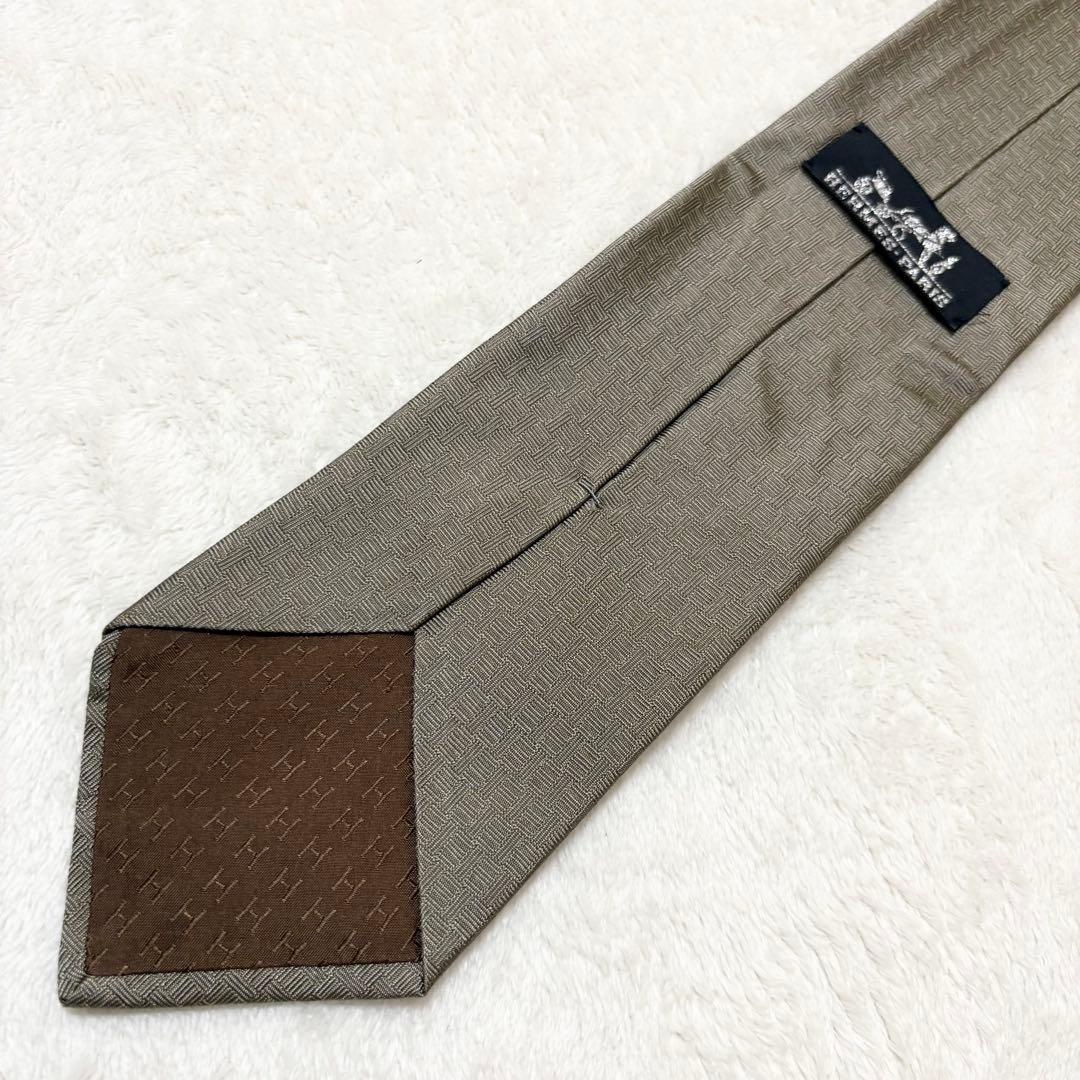 専用 HERMES ネクタイ ￼亀 刺繍 ビーズ H柄 H織 カーキ シルク