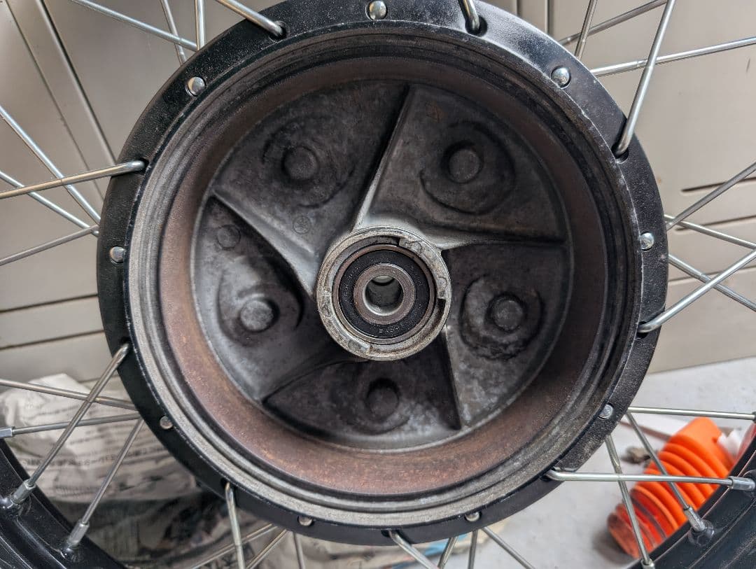 こ*ば様 SR400 フロントホイール ドラム 19インチ